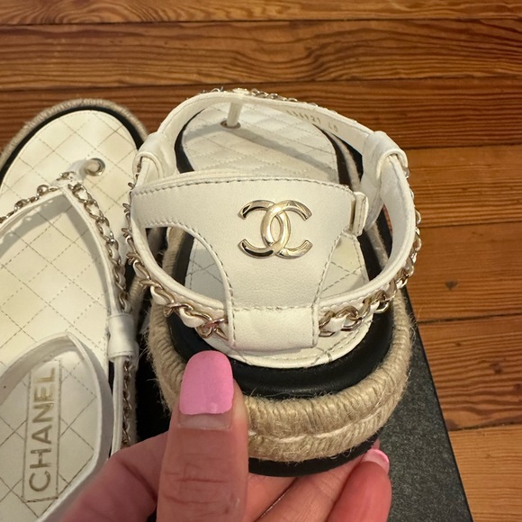 CHANEL 21C Thong Sandals - Picture 4 of 10